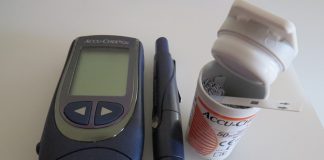 how do blood glucose monitors work
