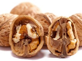 walnuts protect against ulcerative colitis