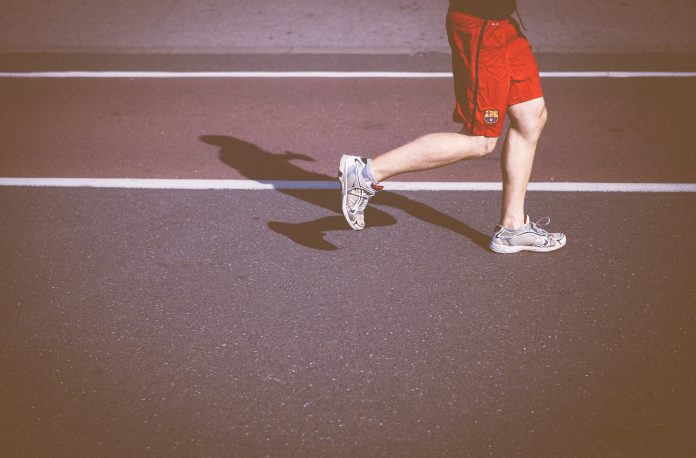 A person running after experiencing the repair and remodelling phase of a tendon injury. N-acetylcysteine for tendon health was prescribed to help tendon injury health and healing.